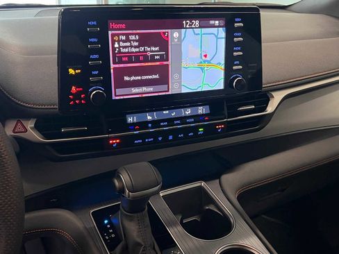 Certified 2024 Toyota Sienna XSE image 24