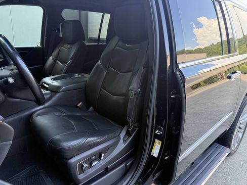 Used 2017 Cadillac Escalade ESV Platinum AWD/4WD image 13