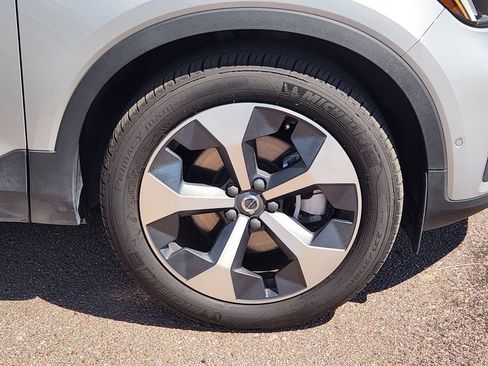 Used 2025 Volvo XC40 B5 Plus AWD/4WD image 30