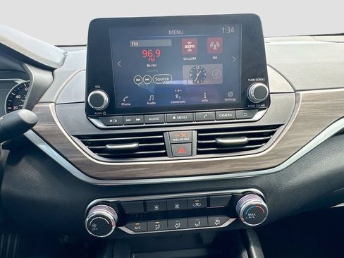 Certified 2025 Nissan Altima 2.5 SV FWD image 16