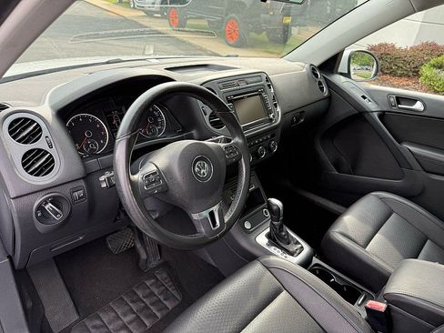 Used 2015 Volkswagen Tiguan SE FWD image 11