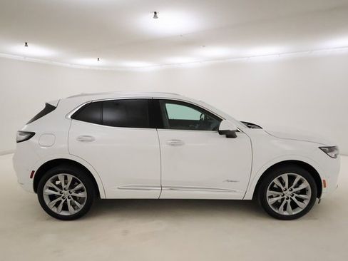 Used 2022 Buick Envision Avenir w/ Technology Package II image 2