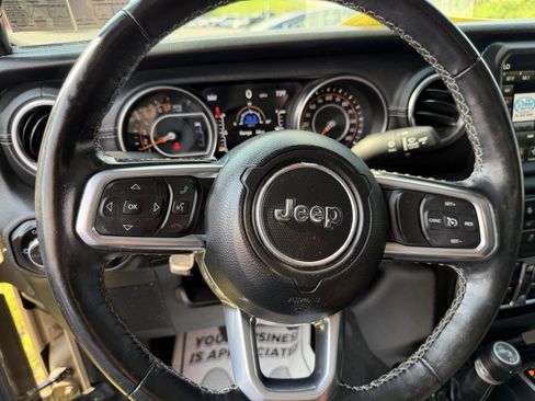 Used 2020 Jeep Gladiator Overland AWD/4WD image 15