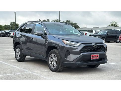 Used 2025 Toyota RAV4 XLE AWD/4WD image 2