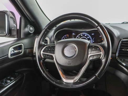 Used 2022 Jeep Grand Cherokee Laredo X RWD image 12