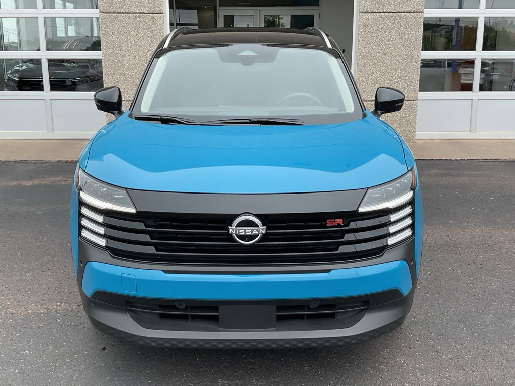 Used 2025 Nissan Kicks SR AWD/4WD image 2