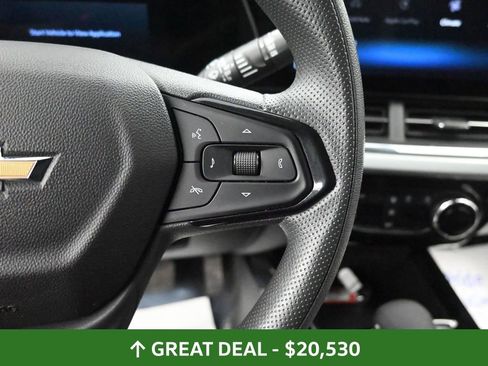 Used 2025 Chevrolet Trax LT image 34