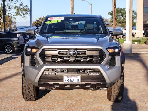 Used 2025 Toyota Tacoma TRD Off-Road image 2