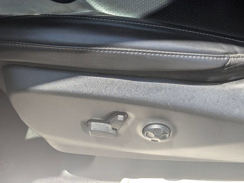 Used 2023 Chrysler Pacifica Touring-L FWD image 15