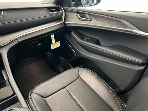 New 2025 Jeep Grand Cherokee Limited w/ Luxury Tech Group II image 10