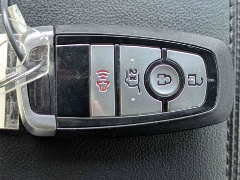 Used 2024 Ford Explorer XLT RWD image 32