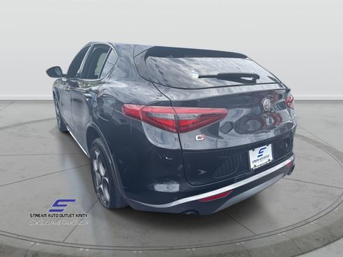 Used 2022 Alfa Romeo Stelvio Ti image 4