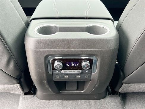 New 2026 GMC Yukon Elevation image 18