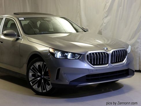 New 2026 BMW 530i xDrive w/ Premium Package image 2