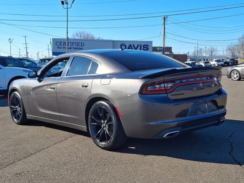 Used 2018 Dodge Charger SXT w/ Blacktop Package image 3