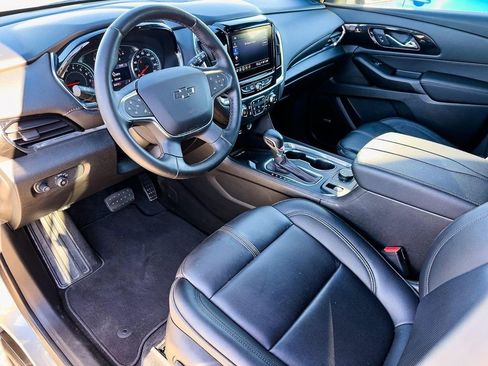 Used 2023 Chevrolet Traverse RS image 16