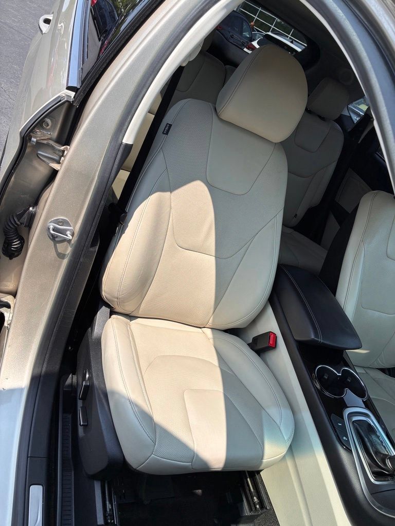 Used 2018 Ford Edge Titanium w/ Equipment Group 302A FWD image 21