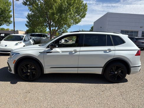 Used 2024 Volkswagen Tiguan SE R-Line w/ MDO Package, Two-Row AWD/4WD image 17