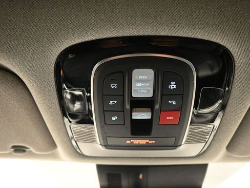 Certified 2025 Hyundai Palisade Limited image 17