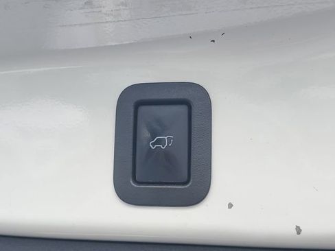 Used 2017 Toyota Highlander Limited AWD/4WD image 9