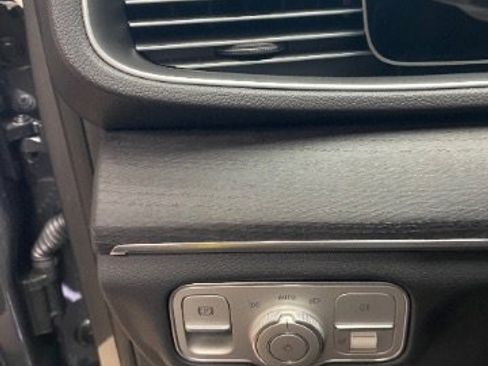 Used 2025 Mercedes-Benz GLE 450e 4MATIC w/ Driver Assistance Package image 20