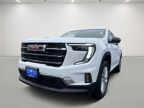 Used 2025 GMC Acadia Elevation w/ Elevation Premium Package image 2