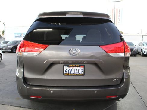 Used 2013 Toyota Sienna XLE FWD image 4