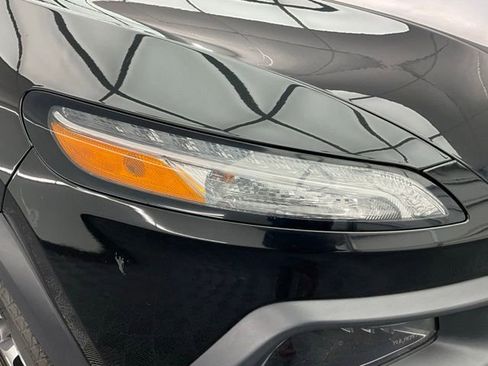 Used 2016 Jeep Cherokee Trailhawk w/ Cold Weather Group image 17