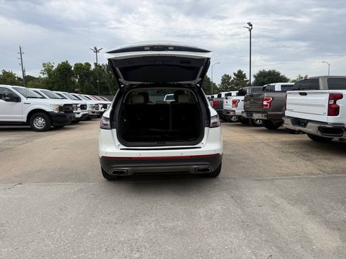 Used 2020 Lincoln Nautilus FWD w/ Equipment Group 101A image 37