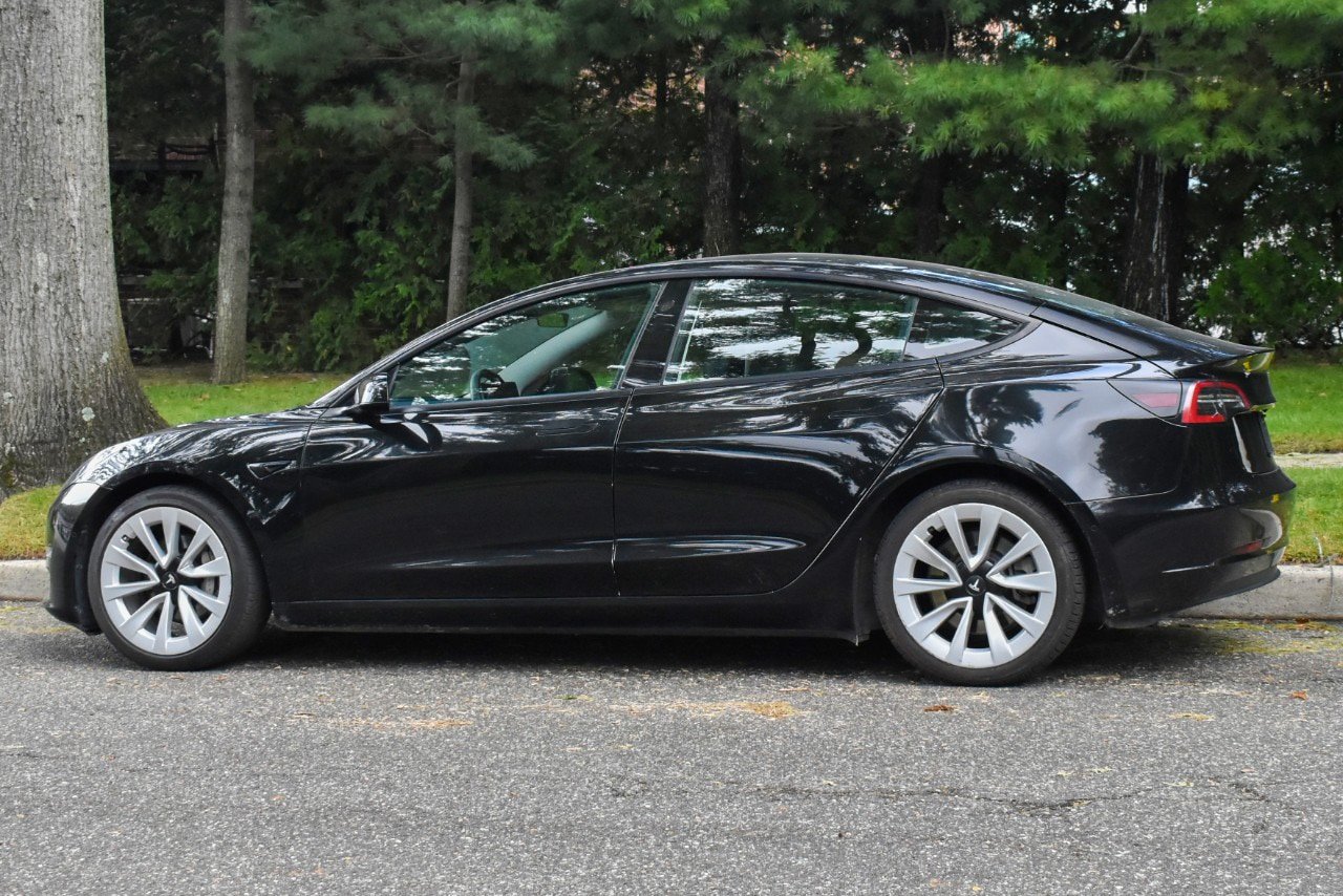 Used 2022 Tesla Model 3 Long Range AWD/4WD image 4