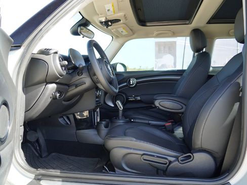 Used 2023 MINI Cooper 2-Door Hardtop image 25