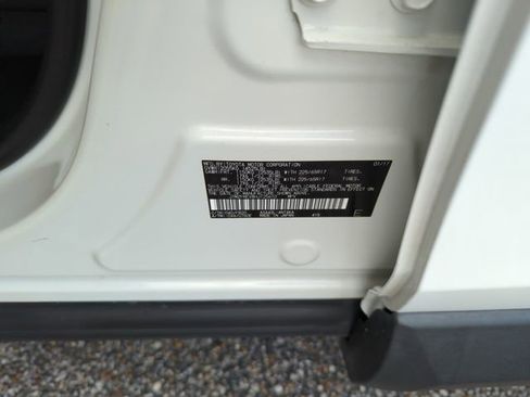Used 2017 Toyota RAV4 LE FWD image 37