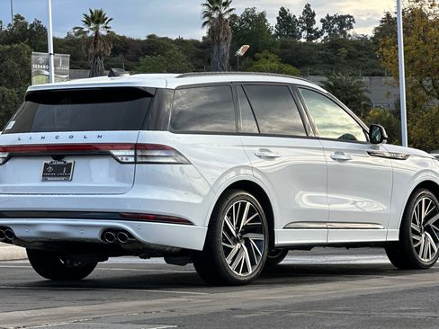 New 2026 Lincoln Aviator Black Label w/ Jet Appearance Package image 3