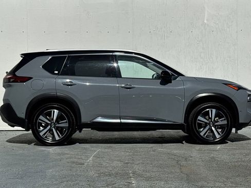 Used 2021 Nissan Rogue Platinum AWD/4WD image 2