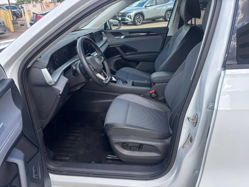 Used 2026 Volkswagen Tiguan SE AWD/4WD image 29