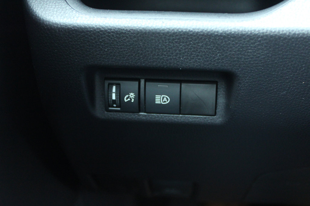 Used 2025 Toyota RAV4 XLE AWD/4WD image 33
