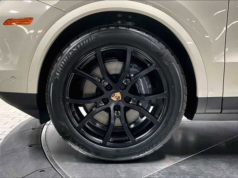 New 2026 Porsche Cayenne image 11