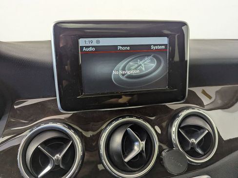 Used 2015 Mercedes-Benz GLA 250 4MATIC image 16