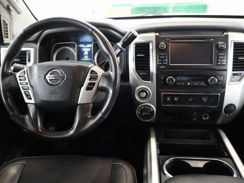 Used 2018 Nissan Titan PRO-4X image 11