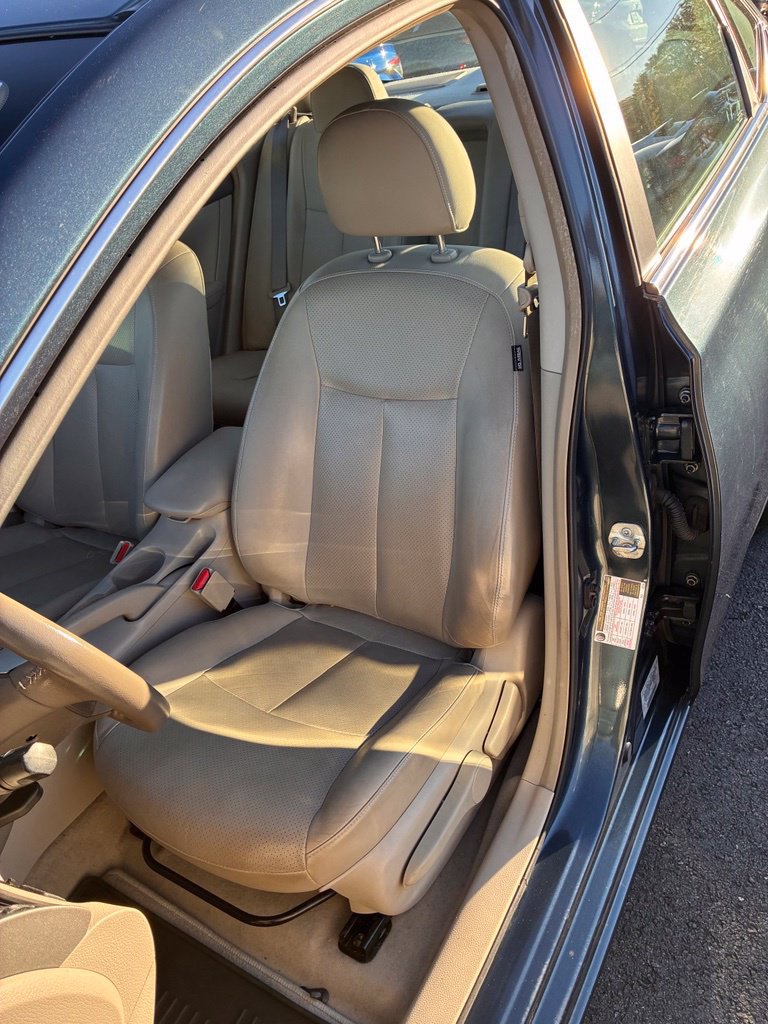Used 2013 Nissan Sentra SL w/ Leather Pkg FWD image 17
