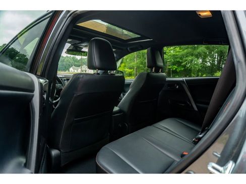 Used 2018 Toyota RAV4 SE w/ Power Extra Value Package FWD image 13