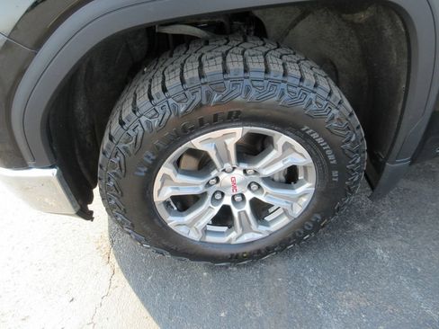 Certified 2021 GMC Sierra 1500 SLE w/ X31 Off-Road Package AWD/4WD image 15