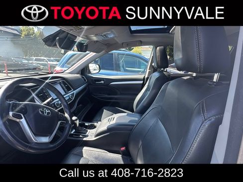 Used 2017 Toyota Highlander XLE AWD/4WD image 5