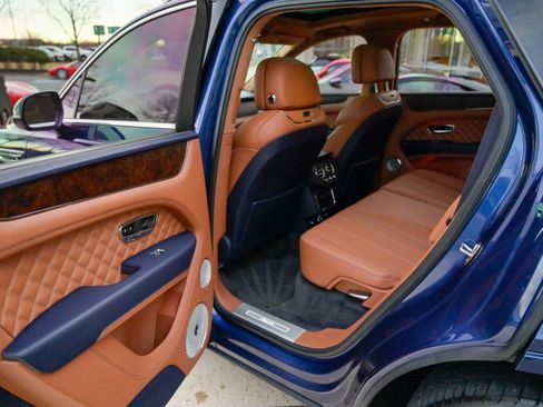 Used 2023 Bentley Bentayga image 35