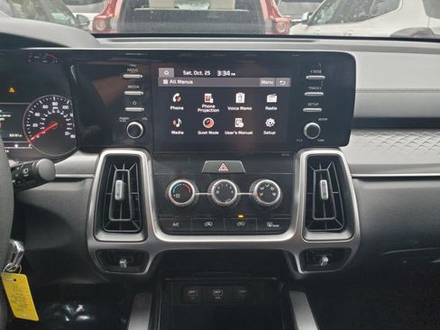 Used 2023 Kia Sorento LX image 12