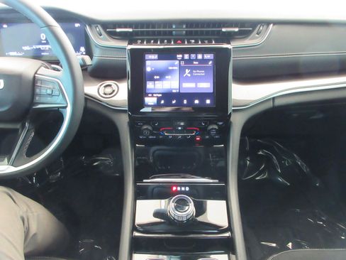 Used 2023 Jeep Grand Cherokee Altitude AWD/4WD image 36