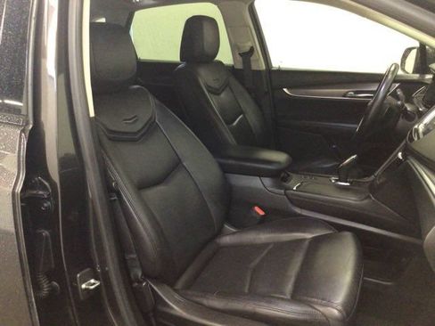 Used 2018 Cadillac XT5 Luxury w/ Driver Awareness Package AWD/4WD image 16