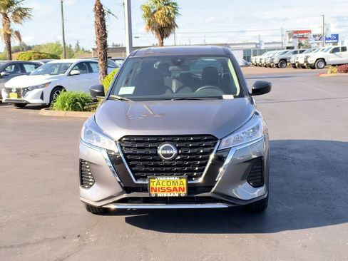 New 2025 Nissan Kicks Play S image 3