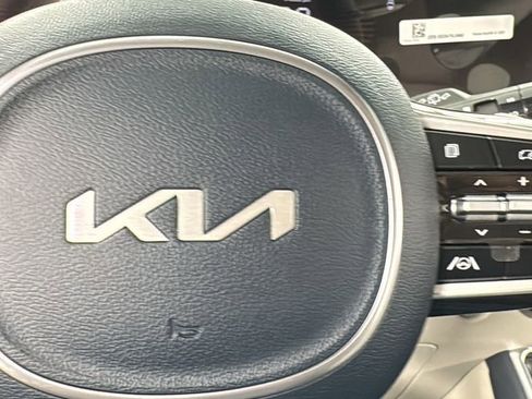 New 2026 Kia Carnival EX FWD image 24