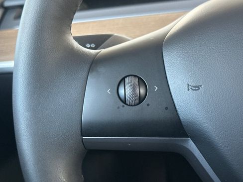 Used 2023 Tesla Model Y Long Range image 28